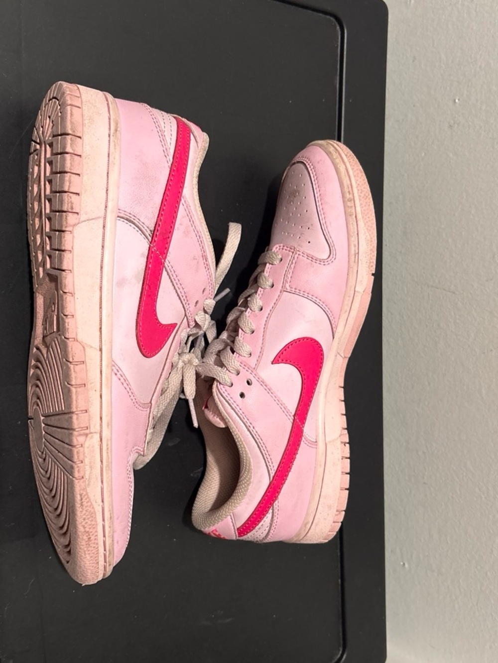 Nike Women’s Low-Top Sneakers in Light Pink with Hot Pink Swoosh